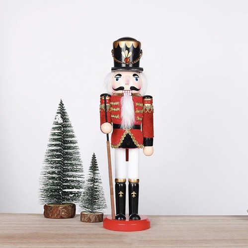 Fából készült, színes diótörő figura – karácsonyi dekorációnak is tökéletes (BB-20359) (2)