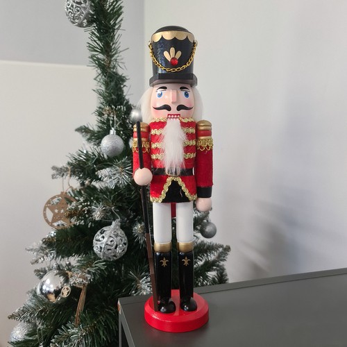 Fából készült, színes diótörő figura – karácsonyi dekorációnak is tökéletes (BB-20359) (8)