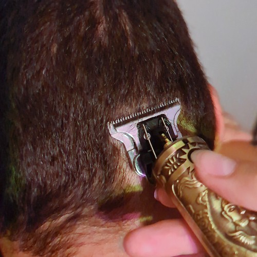 Professzionális haj-, és szakállvágó készlet – 3 darab cserélhető fejjel, tisztítókefével (BB-19590) (7)